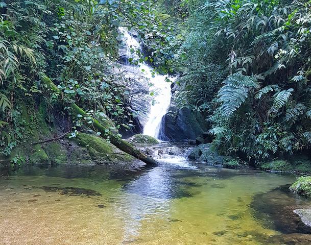 cachoeira da toca do vale do penhasco