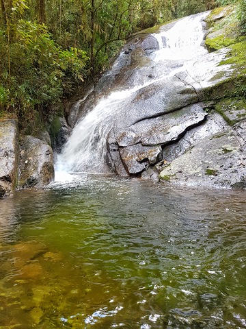 cachoeira do acude e seu poco transparente