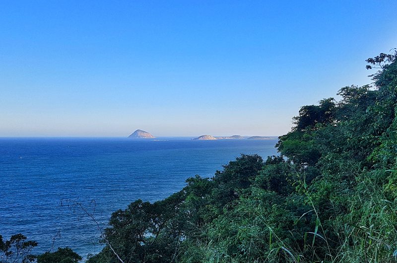 Vista durante a trilha do forte do leme