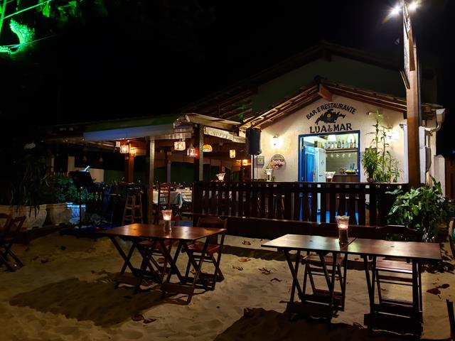 restaurante pe na areia abraao