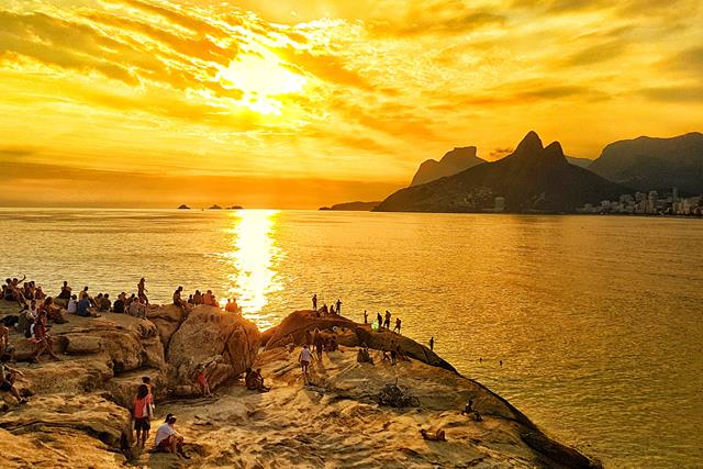 Praia do arpoador no Rio de Janeiro, o por do sol mais bonito do Rio de Janeiro