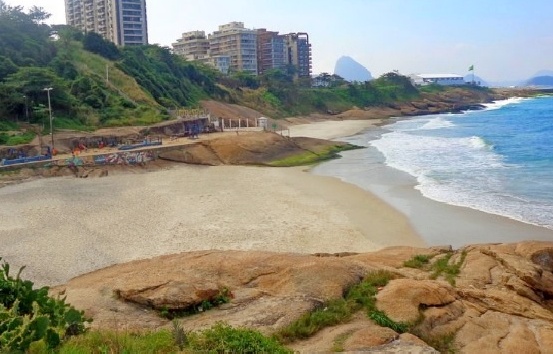 Praia do Diabo durante a mare baixa