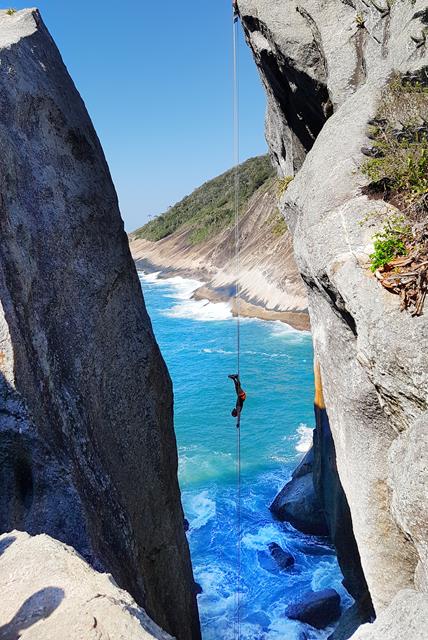 Rapel de ponta cabeça