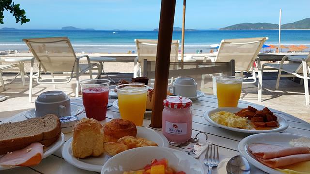café da manha da pousada Chez Pitu em buzios